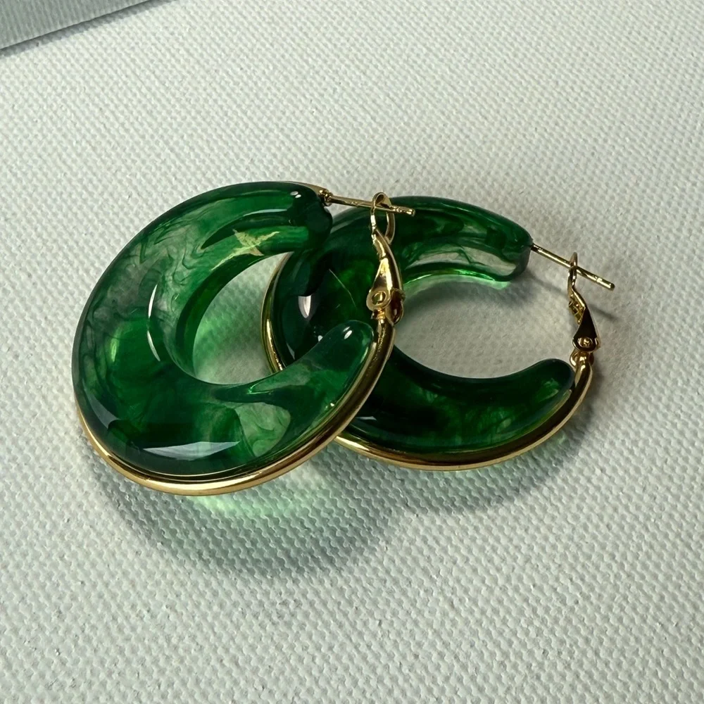 Elegant Tortoise Shell Gold Hoop Earrings Green earrings - Picture 6 of 9